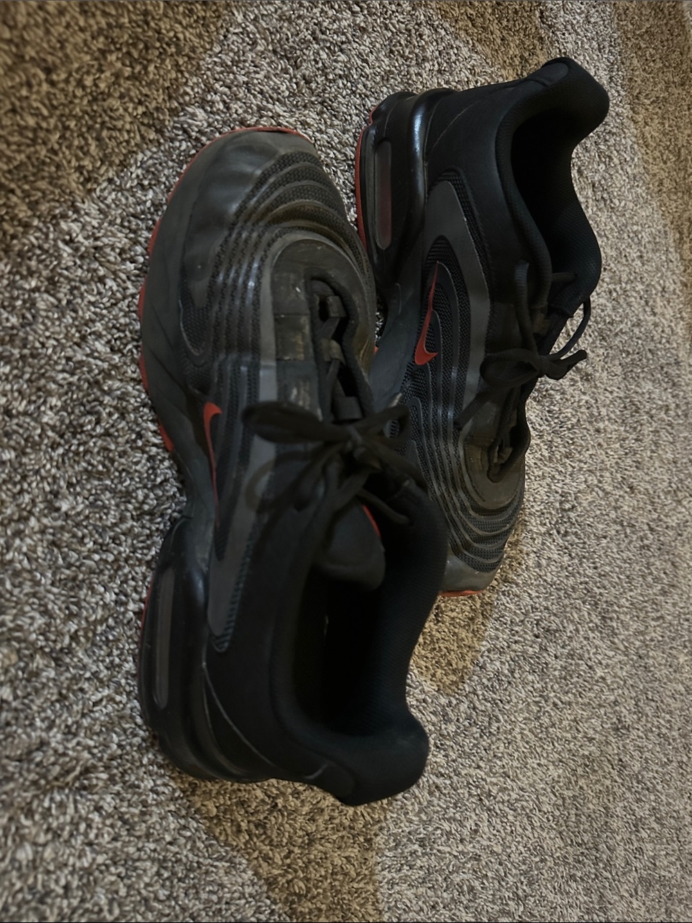 Nike Black and Red Men's Air Max Style Sneakers